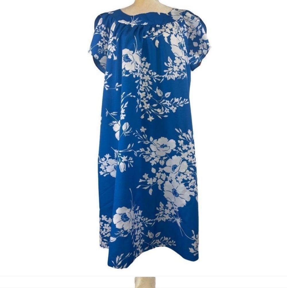 Volup! 80s Vintage Hilo Hatties Lightweight Blue and White Floral MuuMuu Size LG